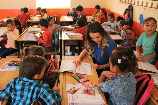 "Van'ı Boyayarak Öğreniyorum" projesiyle öğrencilere tarihi yerler tanıtılıyor