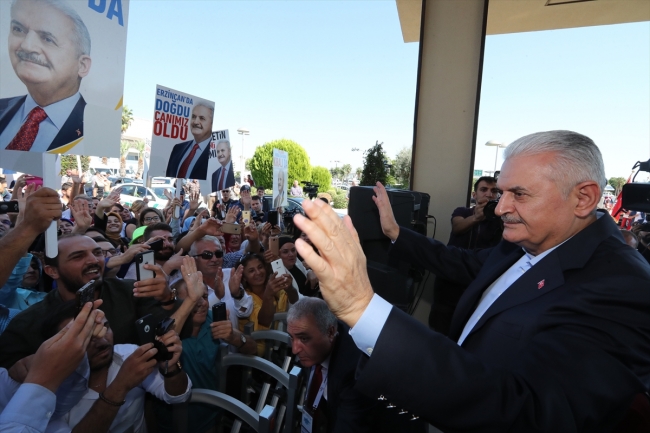 TBMM Başkanı Binali Yıldırım şehit Uzman Çavuş Ali Hekim'in ailesini ziyaret etti