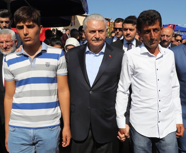 TBMM Başkanı Binali Yıldırım şehit Uzman Çavuş Ali Hekim'in ailesini ziyaret etti