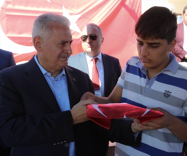 TBMM Başkanı Binali Yıldırım şehit Uzman Çavuş Ali Hekim'in ailesini ziyaret etti