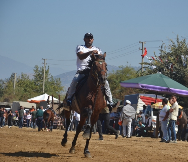 Ödemiş'te rahvan at yarışları yapıldı