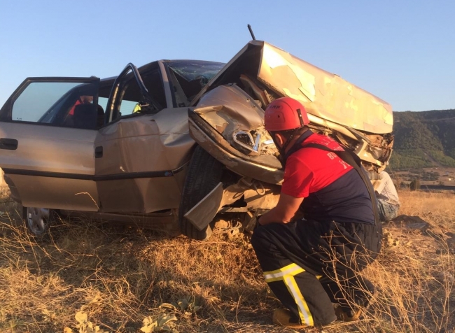 Denizli'de otomobil şarampole devrildi: 2 ölü, 3 yaralı