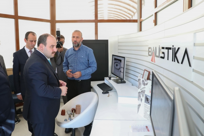 Bakan Varank'tan TÜBİTAK Uzay'a ziyaret