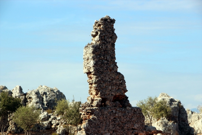 Antalya'da yabani otların altından çıkan 2 bin 200 yıllık antik kent