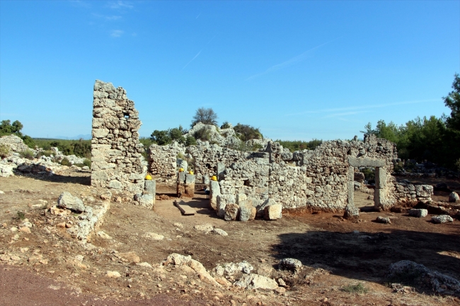 Antalya'da yabani otların altından çıkan 2 bin 200 yıllık antik kent