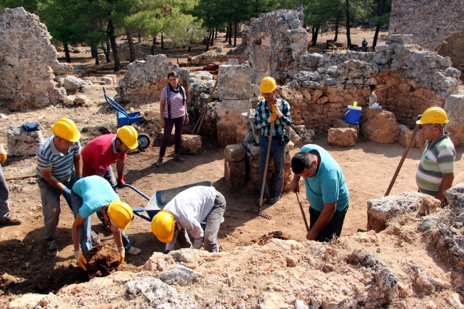 Antalya'da yabani otların altından çıkan 2 bin 200 yıllık antik kent