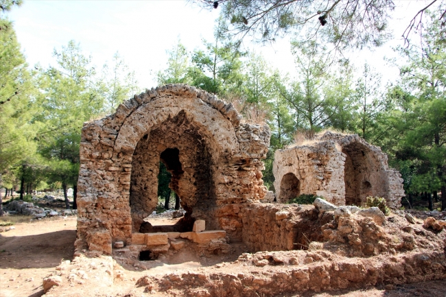 Antalya'da yabani otların altından çıkan 2 bin 200 yıllık antik kent