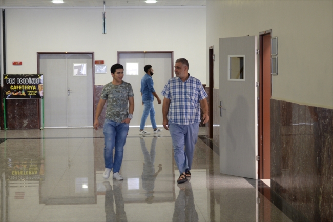 Ekonomik sıkıntılar nedeniyle üniversiteyi bıraktı, hayaline 28 yıl sonra kavuştu