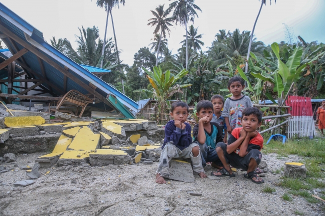 Limpoa'daki afetzedelere ilk insani yardım Türkiye Diyanet Vakfından