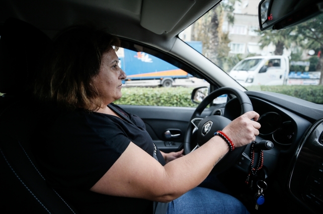 Bergama'nın ilk kadın taksi şoförü Arife Durmaz