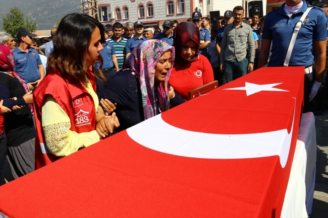 Hakkari şehitleri son yolculuğuna uğurlandı
