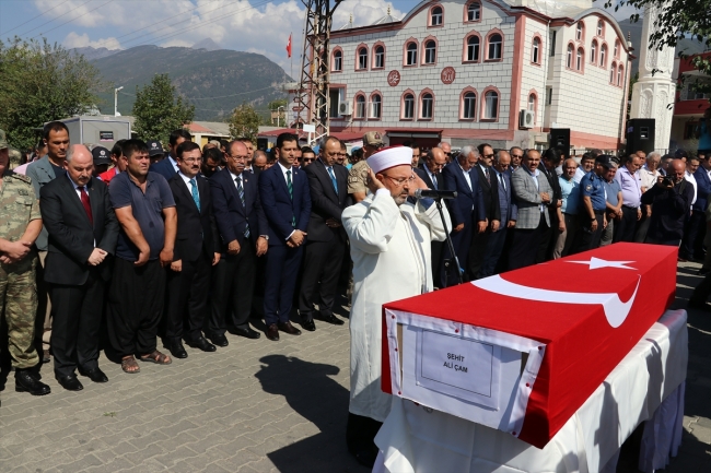 Hakkari şehitleri son yolculuğuna uğurlandı