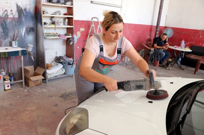 "Yapamazsın" diyenlere aldırmadı, sanayi sitesinde oto boyacısı oldu