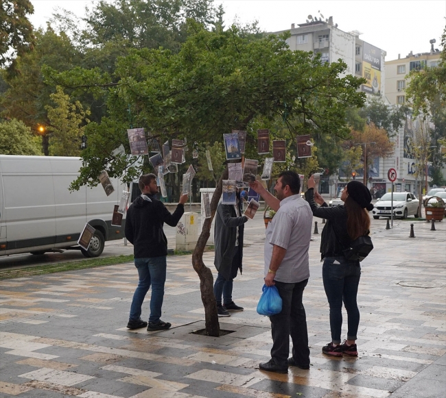 Kitap ve Kültür Fuarı için Kahramanmaraş'ta ağaçlara 10 bin kitap asıldı