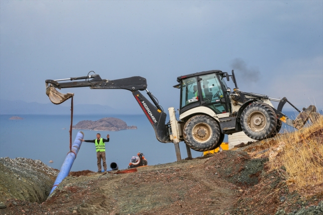 Akdamar Adası tatlı suya kavuşuyor