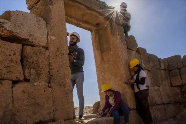 Çocukluğunda oyun oynadığı Zerzevan Kalesi'nde restoratör oldu
