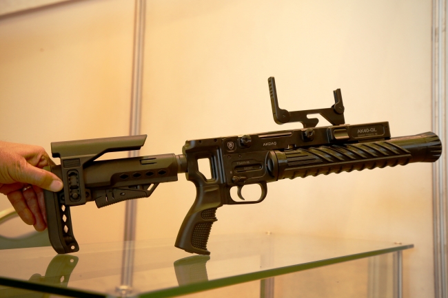 Yerli "bomba atarlar" kışla yolunda