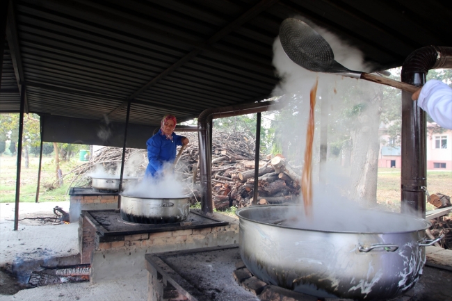 Tekirdağ'da pekmez kazanları kaynamaya başladı