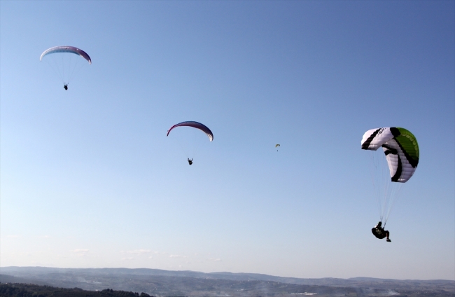 Yamaç paraşütü tutkunlarının gözdesi: Kırantepe