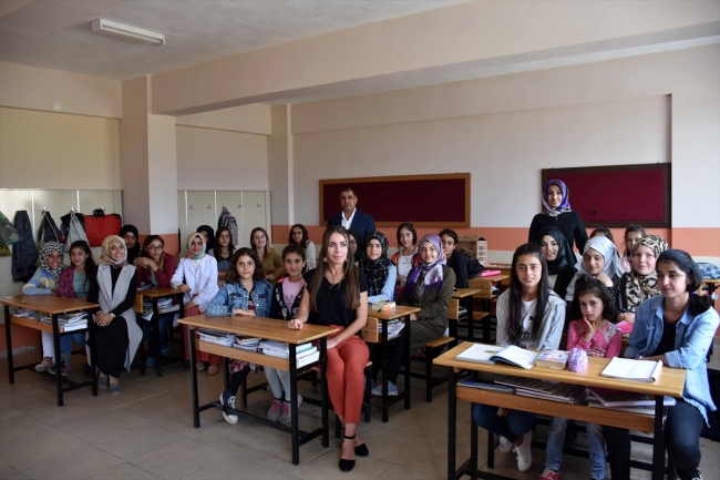 Kapı kapı geziyorlar, kız çocuklarını okula kazandırıyorlar