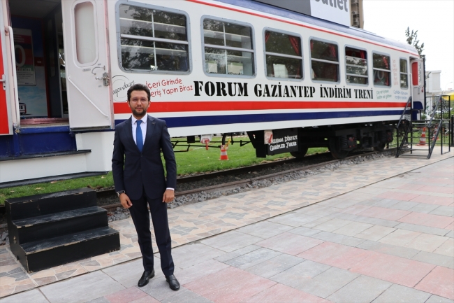 Gaziantep'te 1978 model iki yolcu vagonu mağazaya dönüştürüldü