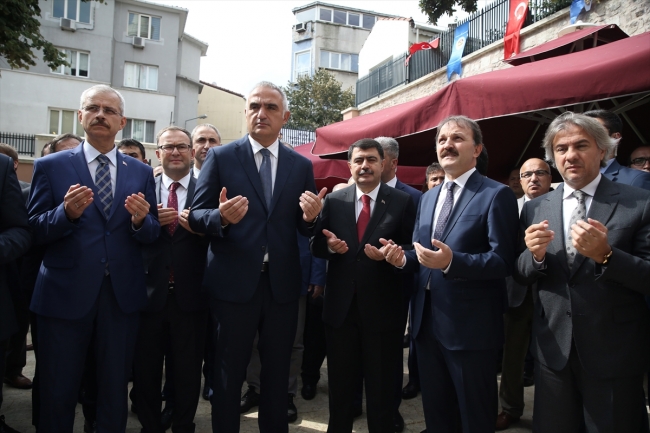 Cihangir Camii yeniden ibadete açıldı