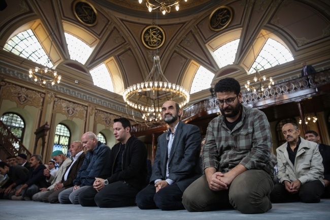 Cihangir Camii yeniden ibadete açıldı
