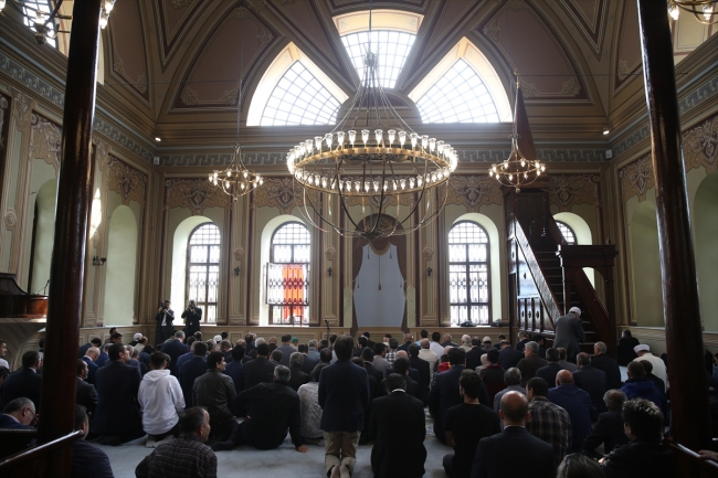 Cihangir Camii yeniden ibadete açıldı