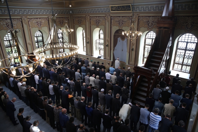 Cihangir Camii yeniden ibadete açıldı