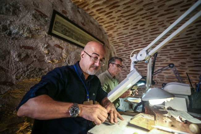 Kapalıçarşı'nın 41 yıllık kalemkar ustası