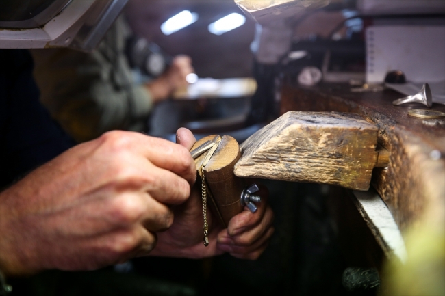 Kapalıçarşı'nın 41 yıllık kalemkar ustası