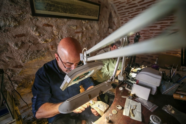 Kapalıçarşı'nın 41 yıllık kalemkar ustası