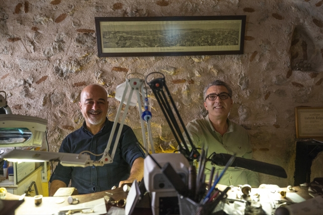 Kapalıçarşı'nın 41 yıllık kalemkar ustası