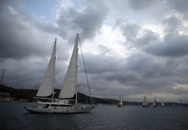Yatlar İstanbul Boğazı'nda yelken açtı