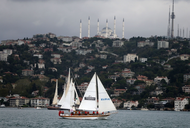 Yatlar İstanbul Boğazı'nda yelken açtı