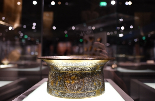 "İslam Sanat Eserleri" Paris Louvre Müzesi'nde sergileniyor