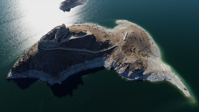 Ada görünümlü Pertek Kalesi turizme kazandırılıyor