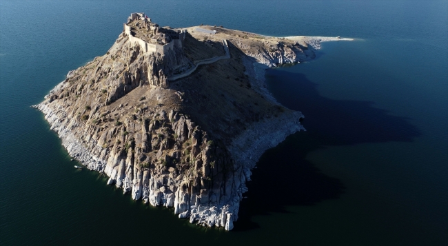 Ada görünümlü Pertek Kalesi turizme kazandırılıyor