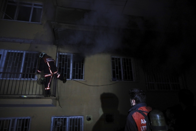 Başkentte 8 katlı binada yangın