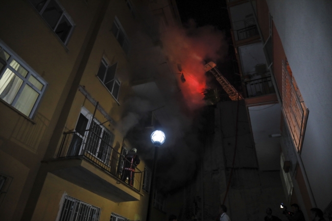 Başkentte 8 katlı binada yangın