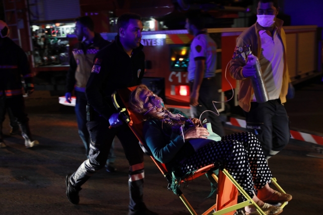 Başkentte 8 katlı binada yangın