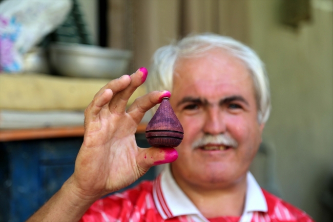 15 yıldır ayrılmadığı köyünden Afrinli çocuklar için çıktı