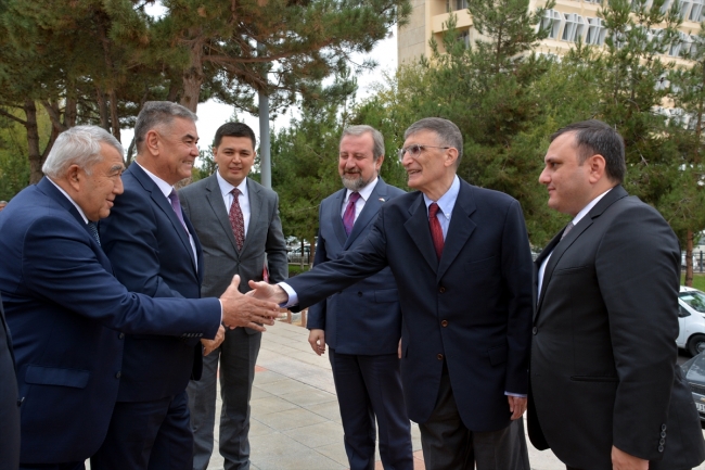 Nobel ödüllü Aziz Sancar'a Özbekistan'da fahri doktora verildi