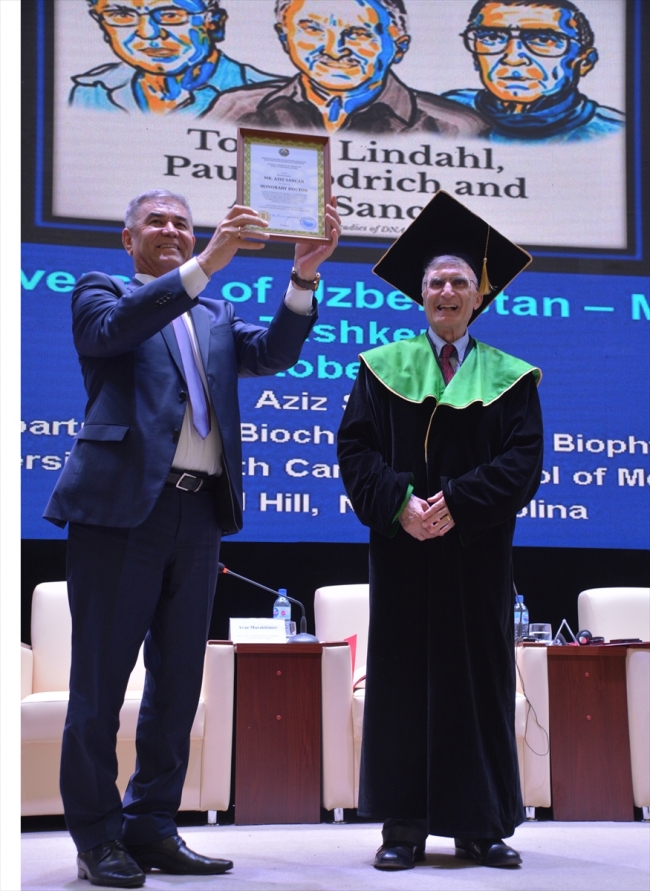 Nobel ödüllü Aziz Sancar'a Özbekistan'da fahri doktora verildi