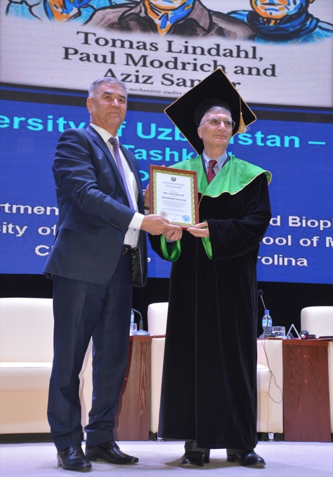 Nobel ödüllü Aziz Sancar'a Özbekistan'da fahri doktora verildi