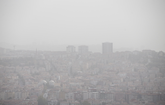 Ankara'da gökyüzünü toz bulutu kapladı