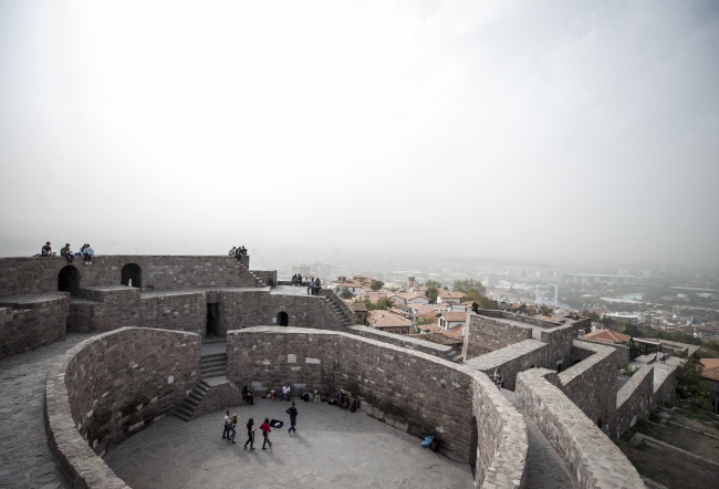 Ankara'da gökyüzünü toz bulutu kapladı