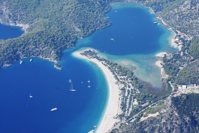 Ölüdeniz paraşüt tutkunlarına ev sahipliği yapıyor