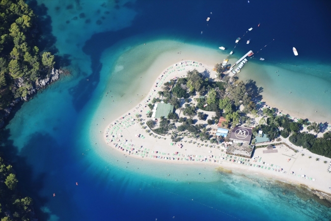 Ölüdeniz paraşüt tutkunlarına ev sahipliği yapıyor