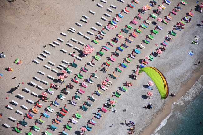 Ölüdeniz paraşüt tutkunlarına ev sahipliği yapıyor